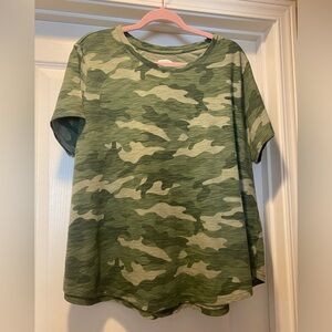 Old Navy, size XXL, camo t-shirt. Cute and comfy!